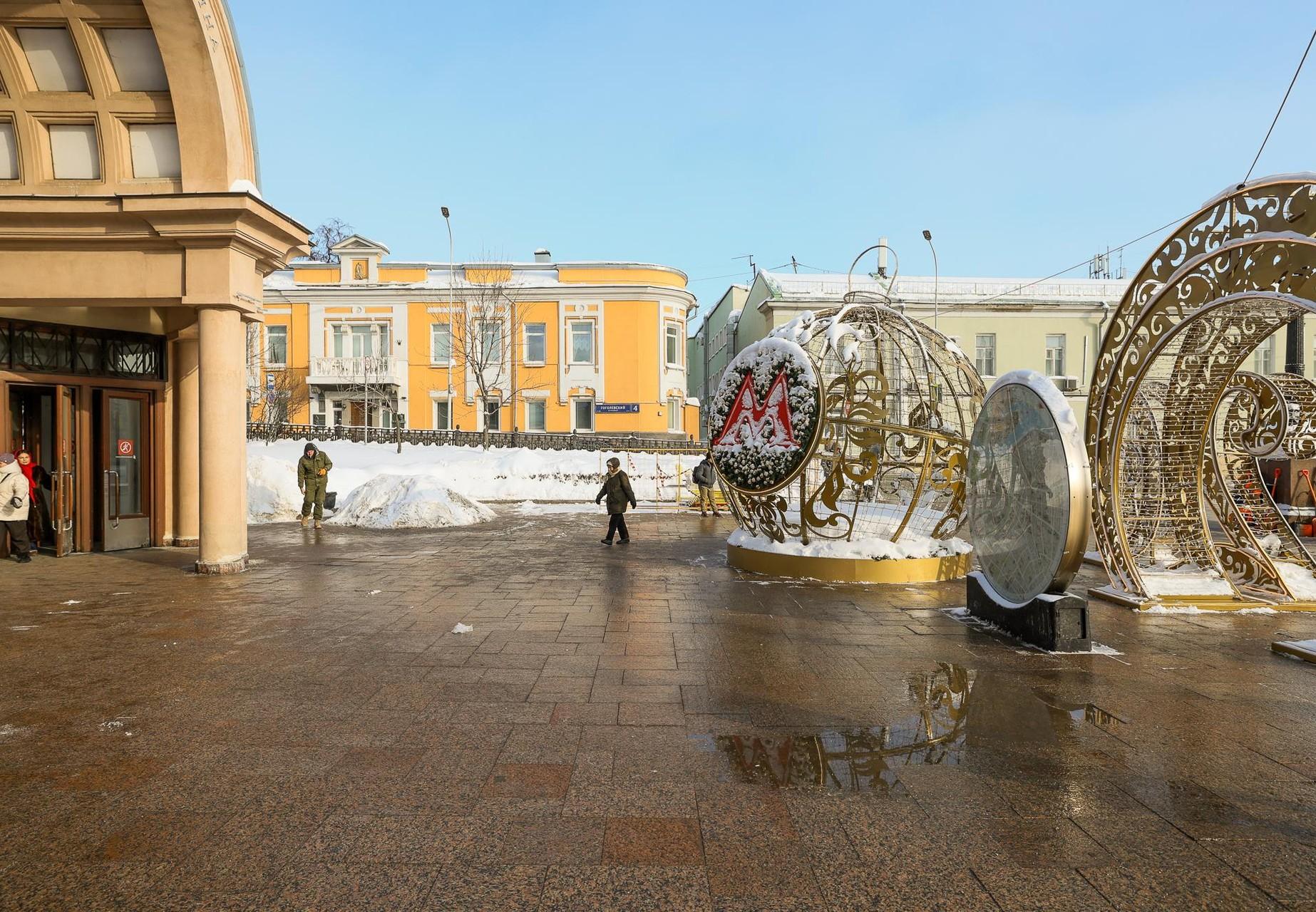 Купить симку у «Кропоткинской» было проще простого | Источник: Артем Устюжанин / MSK1.RU