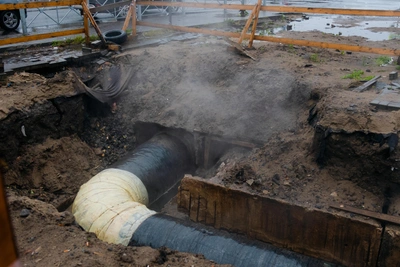 На проспекте Ветеранов досрочно починили трубу