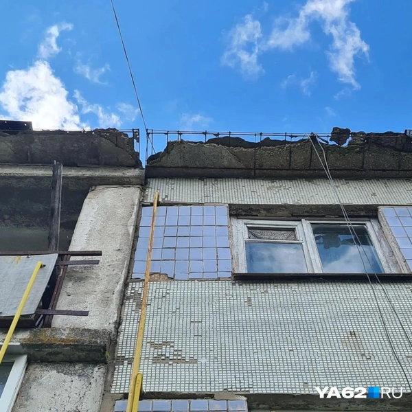 Кое-где крыша начала осыпаться | Источник: Светлана Коновалова / YA62.RU