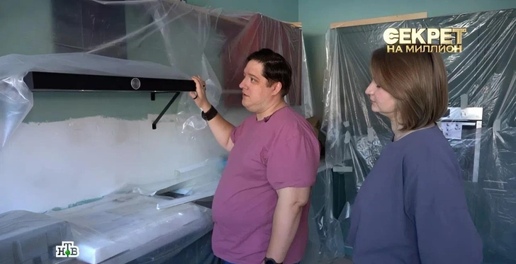 Как выглядит трехэтажный дом ушедшего из жизни актера «Полицейского с Рублевки» Романа Попова | Источник: кадр из шоу «Секрет на миллион»