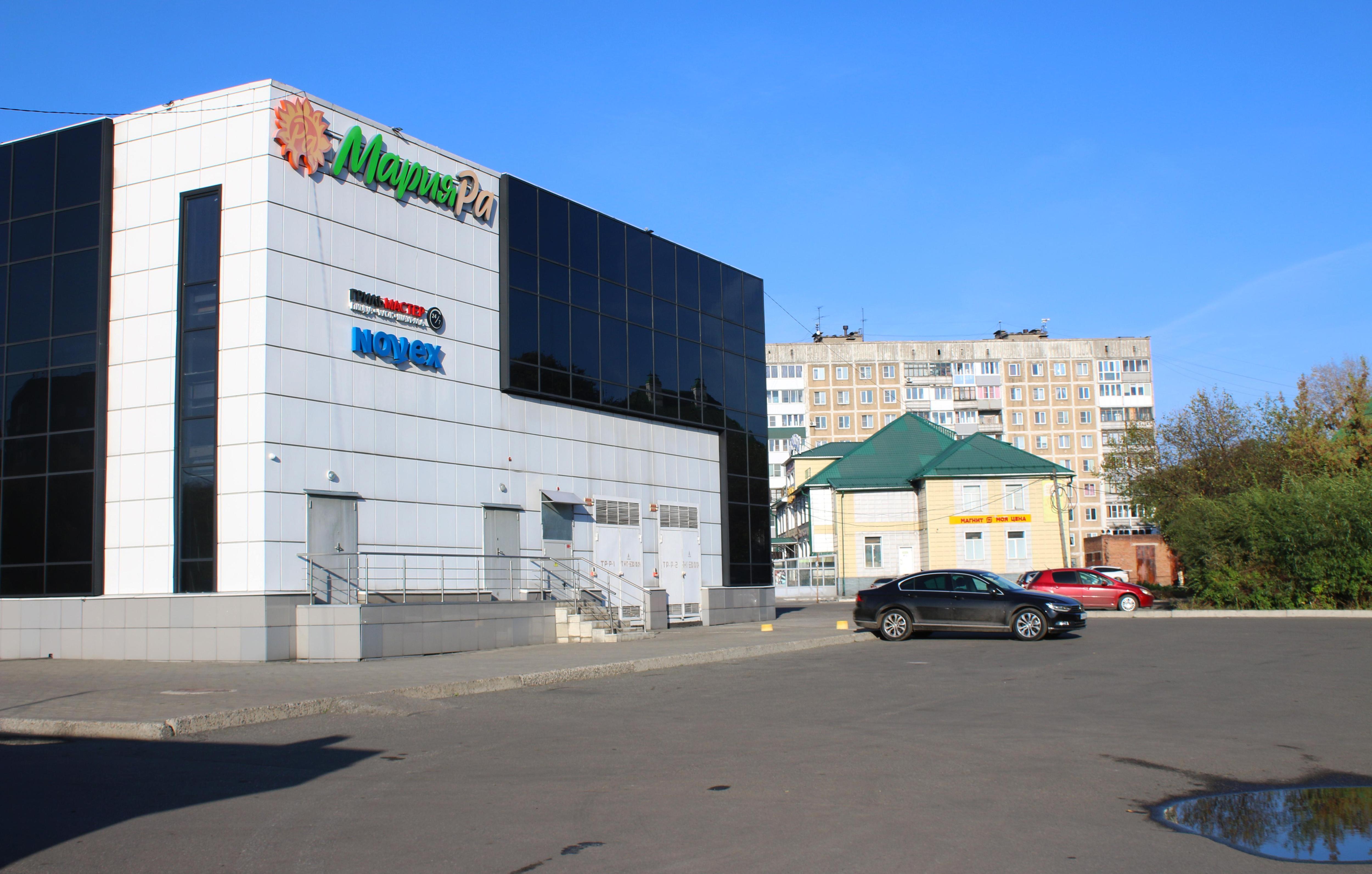 Советскую площадь также называли Базарной. Глядя на черно-белое фото, нетрудно догадаться, почему | Источник: Игорь Епифанцев / NGS42.RU