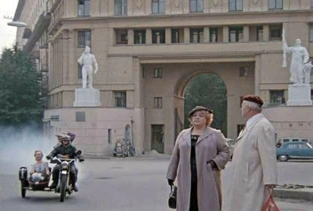 Дом Голосова в фильме  | Источник: кадр из фильма «Покровские ворота» (1982)