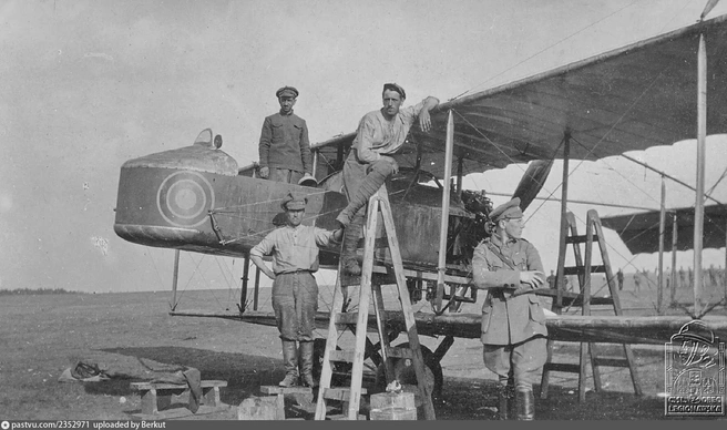 Этим фотографиям больше ста лет | Источник: Из альбома чехословацкого легионера Ханека Фердинанда / Pastvu.com