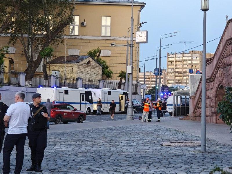 Взрыв прогремел у кафе в самом центре Москвы — есть погибшие
