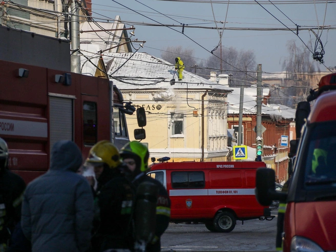 Движение транспорта в районе пожара было перекрыто | Источник: Наталья Бурухина / NN.RU