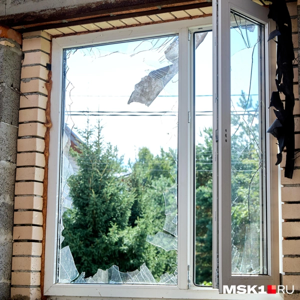 В доме взрывной волной повыбивало все стекла | Источник: Дмитрий Толстошеев / MSK1.RU