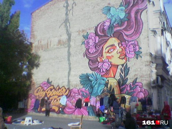 На барахолках иногда можно найти старые телефоны | Источник: Евгений Вдовин / 161.RU