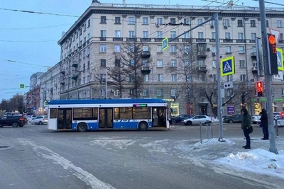 Троллейбус проехал на красный и сбил ребенка в Новосибирске
