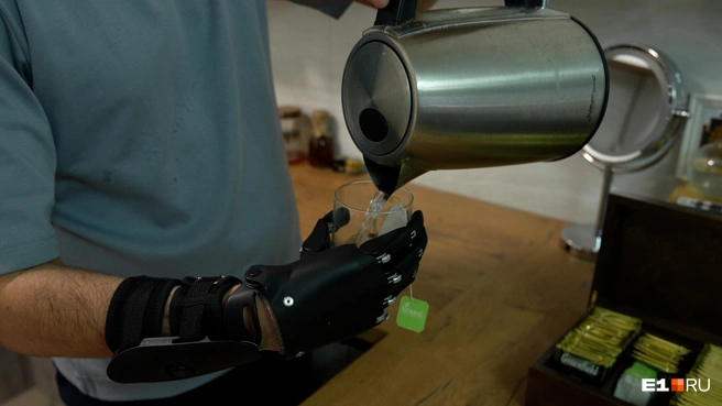 Со всеми бытовыми вопросами парень справляется самостоятельно | Источник: Кирилл Кушнов / E1.RU