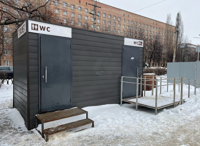 Рязанка возмутилась состоянием уличного туалета на площади Ленина | ya62.ru