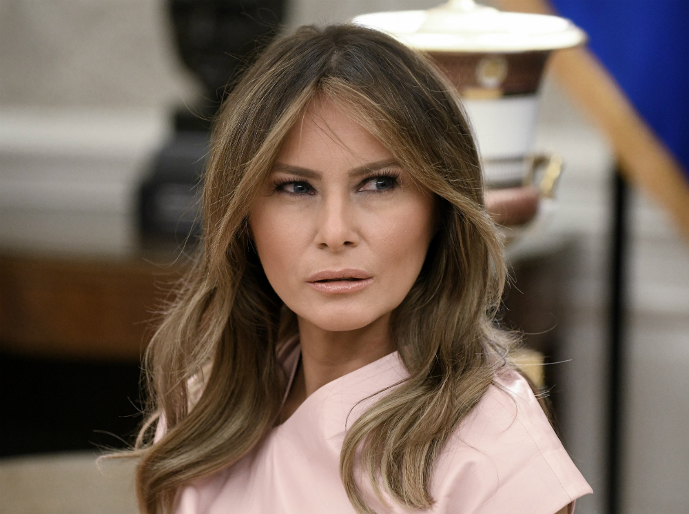 Куда (снова) пропала Мелания Трамп | marieclaire.ru