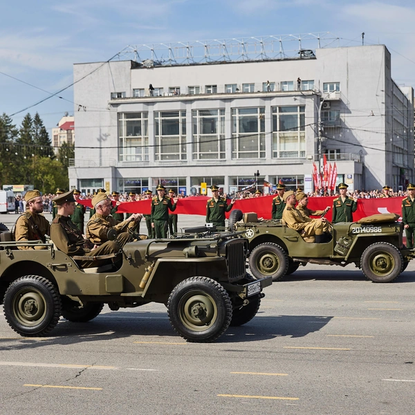 Парад техники завершился примерно за 10 минут. Современные машины в этом году не показали | Источник: Александр Ощепков / NGS.RU