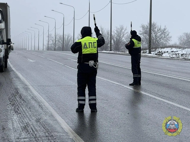 Движение пришлось временно перекрыть | Источник: ГУ МВД России по Волгоградской области