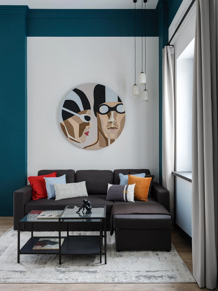 Винтажные плафоны и межкомнатные окна: квартира 37 м&sup2; в Москве