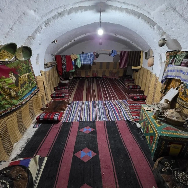 «Городок хоббитов» и подземный дом на 8 семей в пустыне: россиянин рассказал, зачем стоит лететь в Ливию