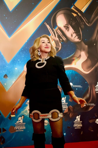 Любовь Успенская | www.starhit.ru