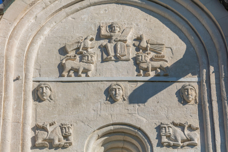 Совершенный храм на берегу Нерли: как появился один из самых известных памятников древнерусского зодчества