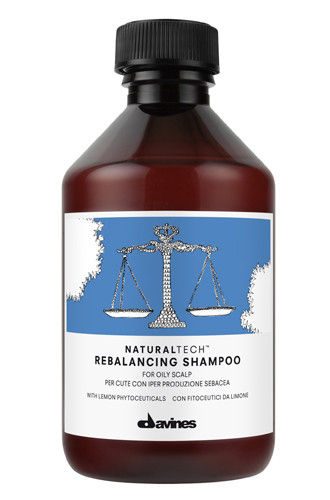 Балансирующий шампунь Natural Tech, Davines. Средство нормализует работу сальных желез и стабилизирует содержание кожного сала.
