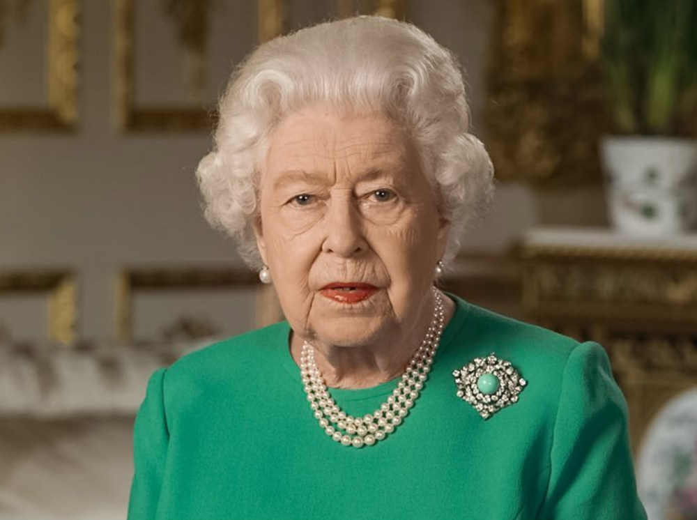 Символы и знаки: что означает тайное «ювелирное» послание Королевы | marieclaire.ru