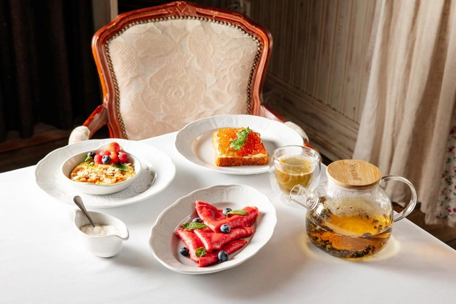 Для жаворонков и для аристократов. В каких ресторанах подают самые ранние и самые поздние «Петербургские завтраки» | Источник: 2025.spbzavtrak.ru