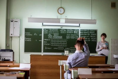 В Новосибирской области не хватает учителей: что делают власти