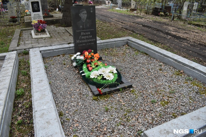 Ивлева перезахоронили в 1985 году, найдя для него место рядом с могилой Бердышева&nbsp;— при жизни они дружили | Источник: Рихарда Лем / NGS.RU