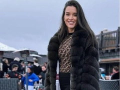 Люксовые каникулы Бородиной в Альпах: ест трюфель, рассекает горы в Fendi