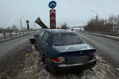 Пенсионер из Оренбурга протаранил ограждение на шоссе