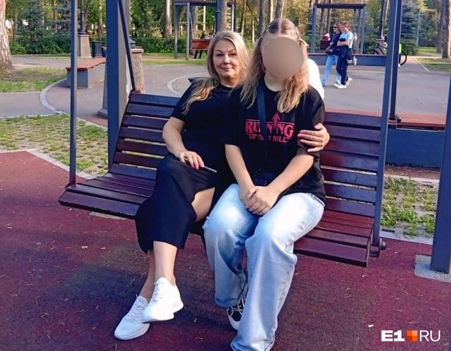 Виктория и ее дочь заявляют, что стали жертвой соседа и интернет-травли | Источник: читатель E1.RU