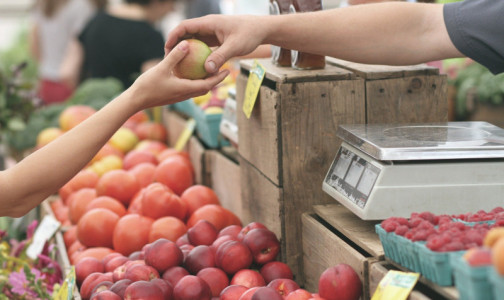 От каких продуктов следует отказаться аллергикам, чтобы легче пережить обострение поллиноза