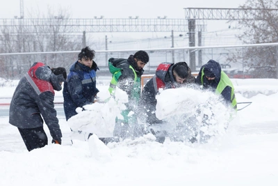 Москва под снегом: пробки и сугробы перед Новым годом