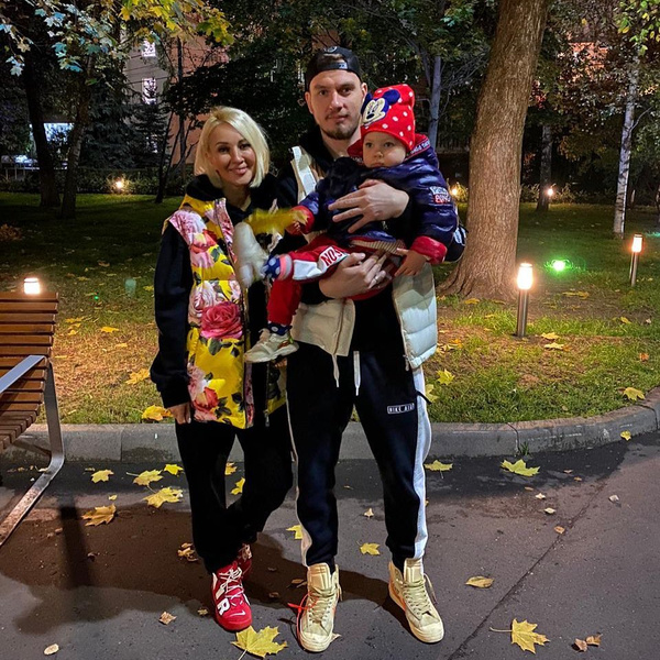 Лера Кудрявцева и Игорь Макаров с дочкой