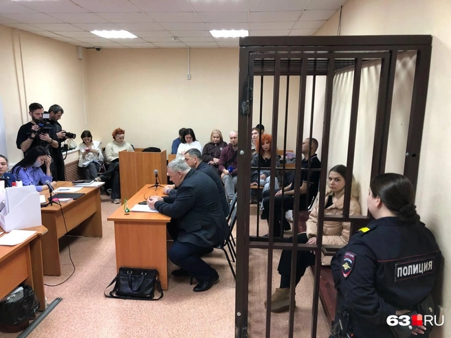 В суд пришла бабушка сына Тарховой | Источник: Алексей Ногинский / 63.RU