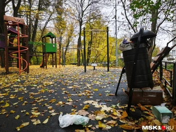 Коммунальный коллапс затронул и детские площадки | Источник: Михаил Мечев / MSK1.RU