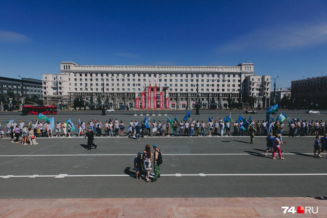 Десантников ждало торжественное построение на главной площади города | Источник: Дарья Пона