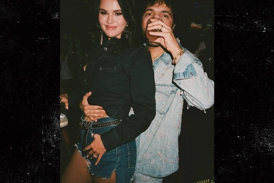 Селена Гомес и Бенни Бланко обнимаются на новых фото