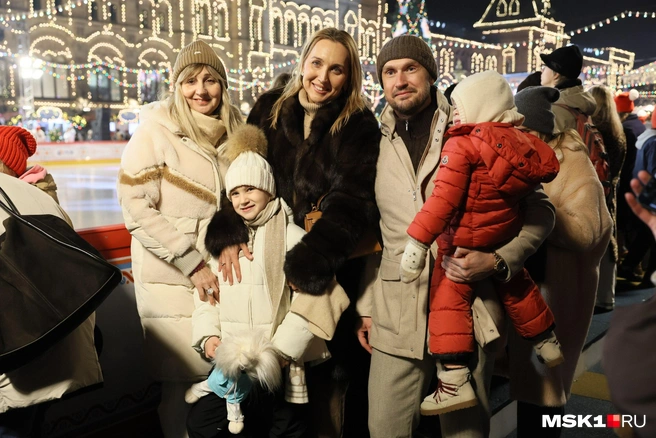 Семья теннисистки пришла на каток в полном составе | Источник: Артем Устюжанин / MSK1.RU