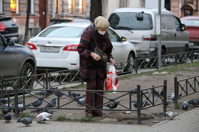 94-летняя отдала деньги мошенникам, 81-летняя помогла