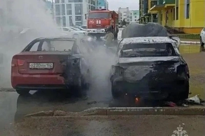 В Уфе сгорели две машины во дворе ЖК «Сосны»