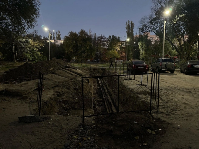 Траншею раскопали ещё в начале октября, но после совсем про неё позабыли | Источник: Читатели V1.RU