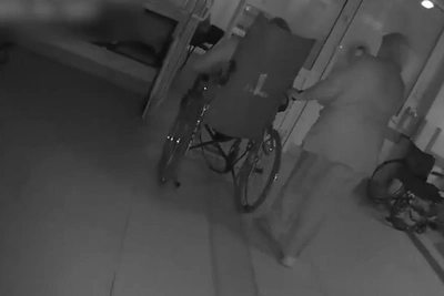 Инспекторы ГАИ довезли водителя с отравлением до больницы