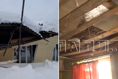 В поселке Теша Нижегородской области обрушилась крыша дома
