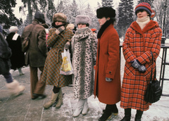 7 самых уродливых вещей из гардеробов советских женщин — сегодня их не наденет никто
