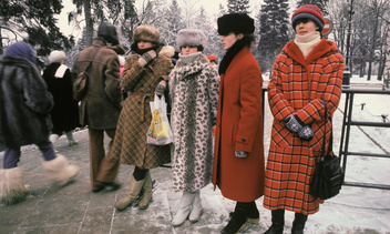 7 самых уродливых вещей из гардеробов советских женщин — сегодня их не наденет никто