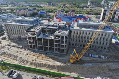 В Новом Уренгое строят поликлинику на 750 посещений