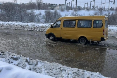 Авария на водоводе в Камышине перекрыла оживленную улицу