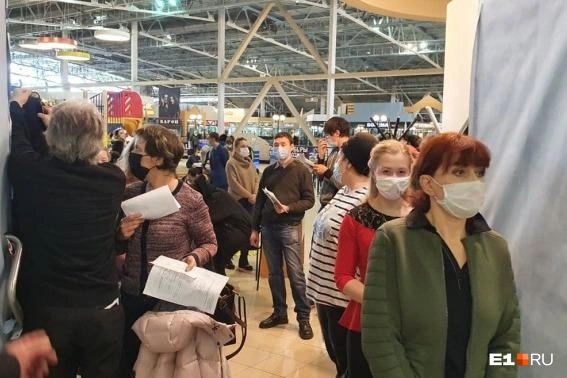Привиться от коронавируса можно будет 10 марта в «Дирижабле» в порядке живой очереди | Источник: Надежда Панасенко / E1.RU
