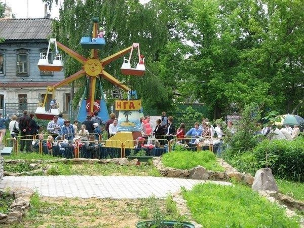Аттракционы «Юнга» и «Солнышко» были предназначены для самых маленьких посетителей | Источник: Скопинское историческое общество / Vk.com