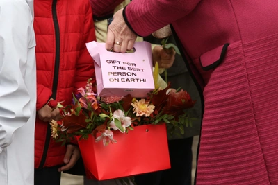 Что такое пингвининг и зачем дарить бесполезные подарки