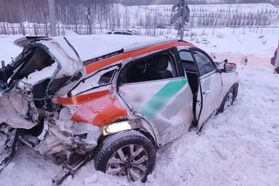 Kazan-Nizhny Novgorod Train Hits Carsharing Car